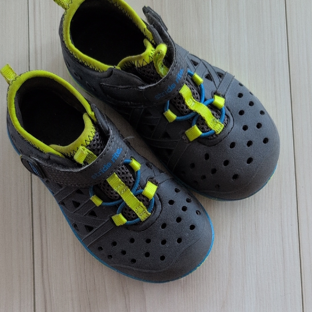 Stride Rite Kids Water Shoes in Gray and Lime